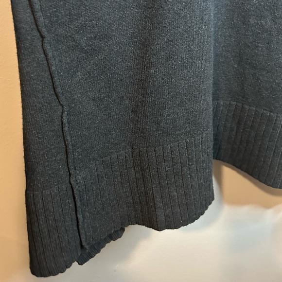 EUC FREE PEOPLE OVERSIZED V-NECK SWEATER IN CHARCOAL GREY. SIZE SMALL. - Picture 9 of 9